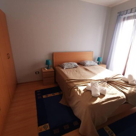 Apartment Lara Rovigno Esterno foto