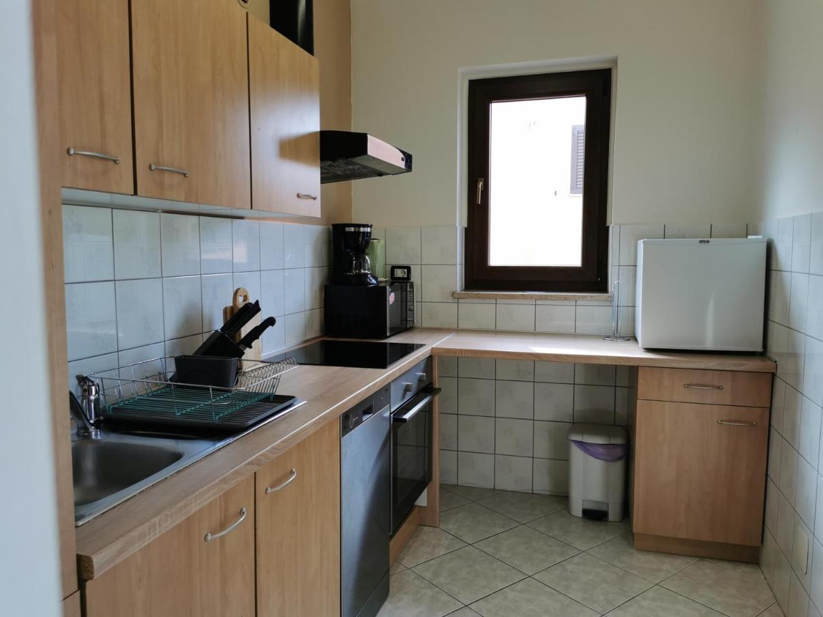 Apartment Lara Rovigno Esterno foto