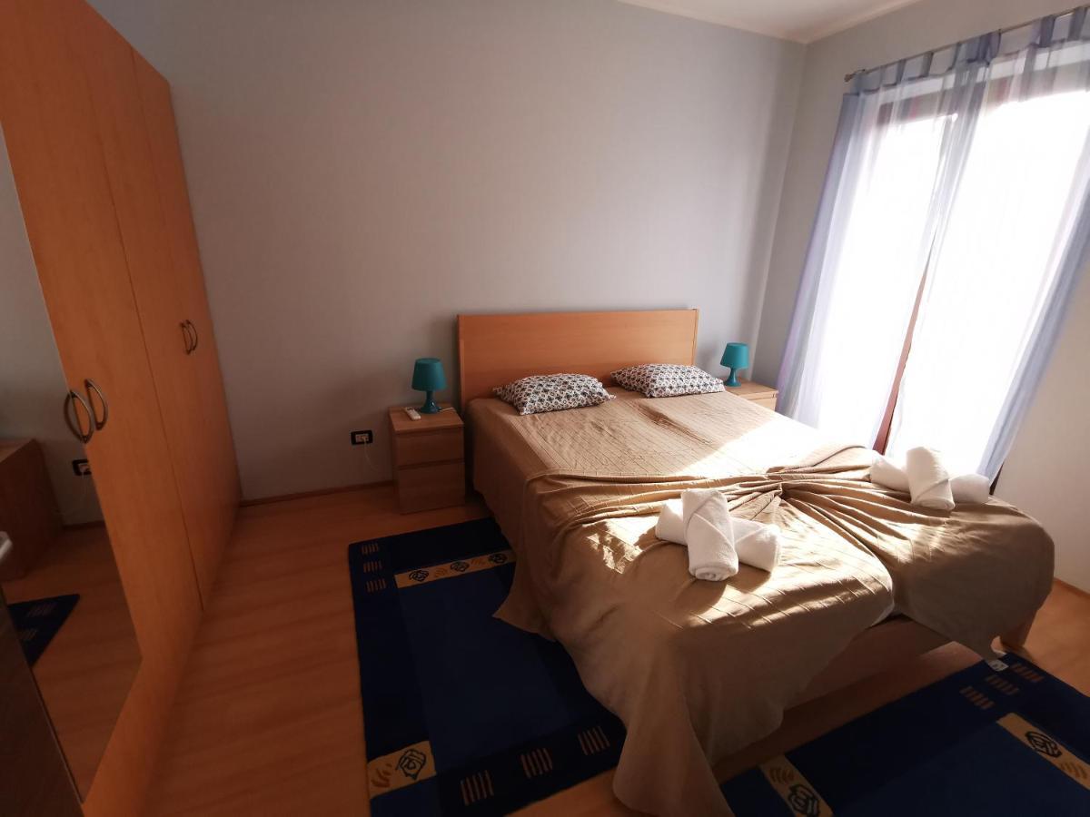 Apartment Lara Rovigno Esterno foto