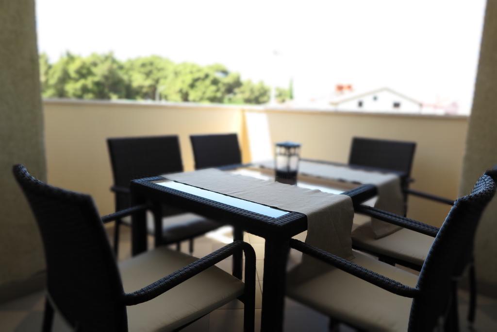 Apartment Lara Rovigno Esterno foto